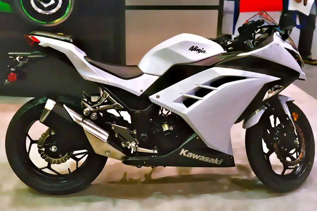 White 2013 Kawasaki Ninja Motorbike