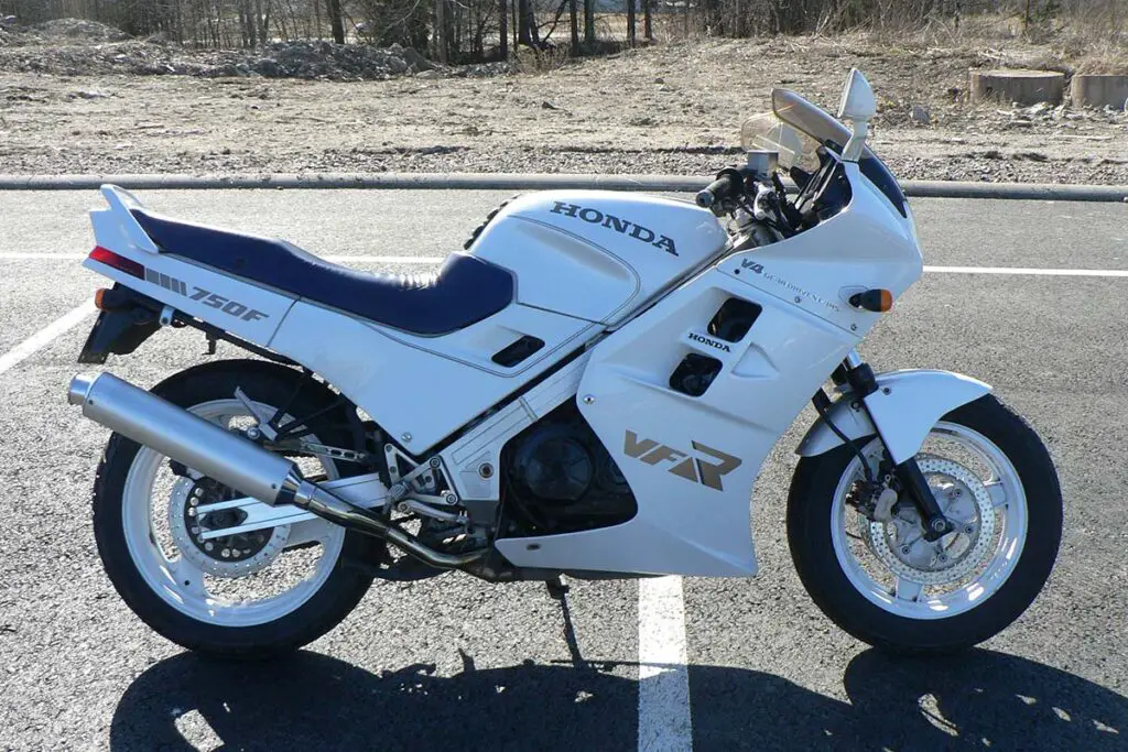 White 1987 Honda VFR 750 Sportbike