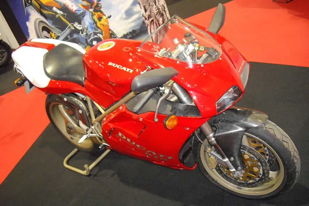 Red Ducati 916