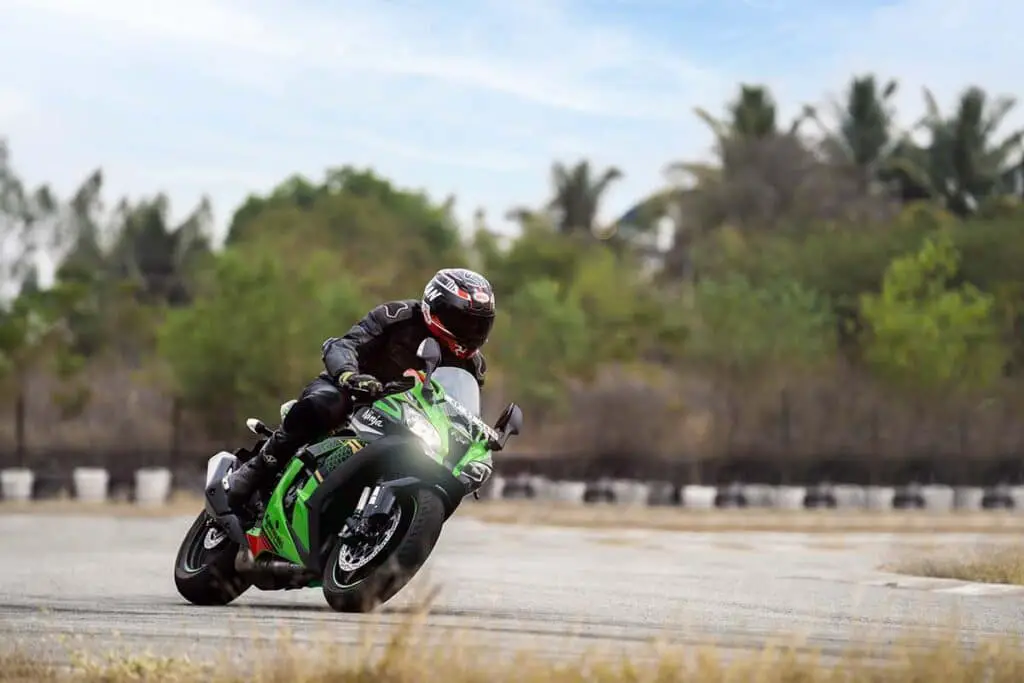 Kawasaki Ninja Motorcycle Rider Turning